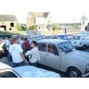 Discussion entre Norbert et Elodie sur le parking de la Brasserie de Bouillon