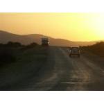 Le coucher de soleil sur la route lors de la première étape