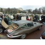 Un pic-nic classe, dans une Jaguar Type E