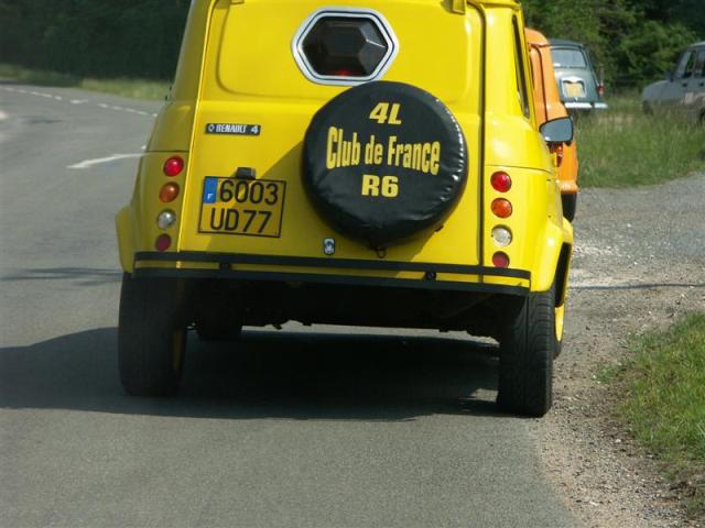 pour une fois qu'on à une photo du cul de fabrice notre traditionnelle voiture balais, elle elle mal cadrée ...