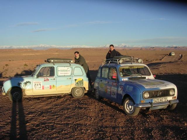 Bivouac à Ouarzazate au pied de l'Atlas enneigé