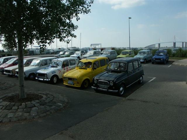 Tout le monde a St Nazaire, avec le pont en fond