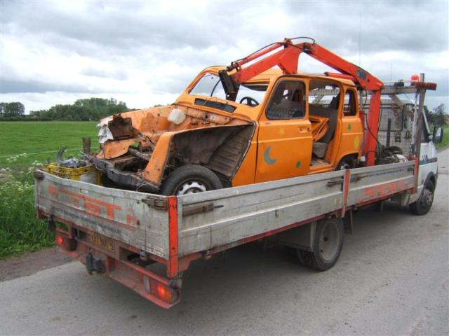 aprés démontage car caisse et chassis HS, je fais appel au férailleur..